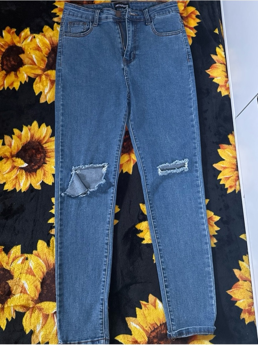 PrettyLittleThing Distressed Skinny Jeans - Blue Denim